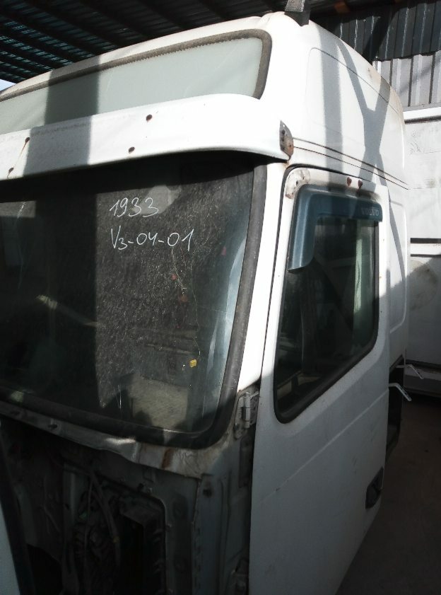 кабина б/у \ каркас кабины - 1